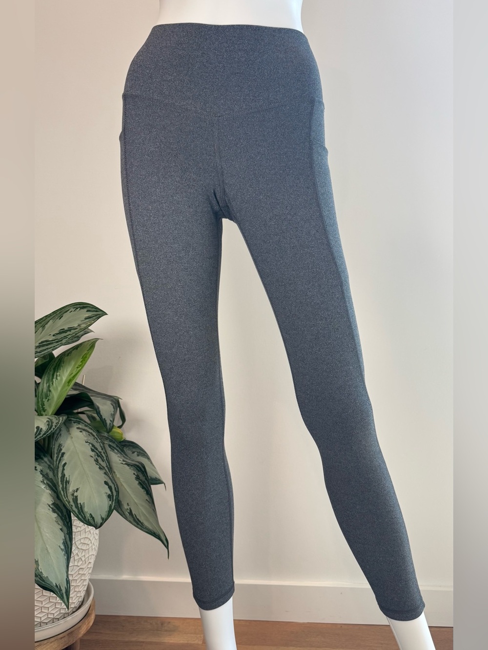 High Rise Pocket Athletic Leggings Gray Heather Women’s Small Member’s Mark